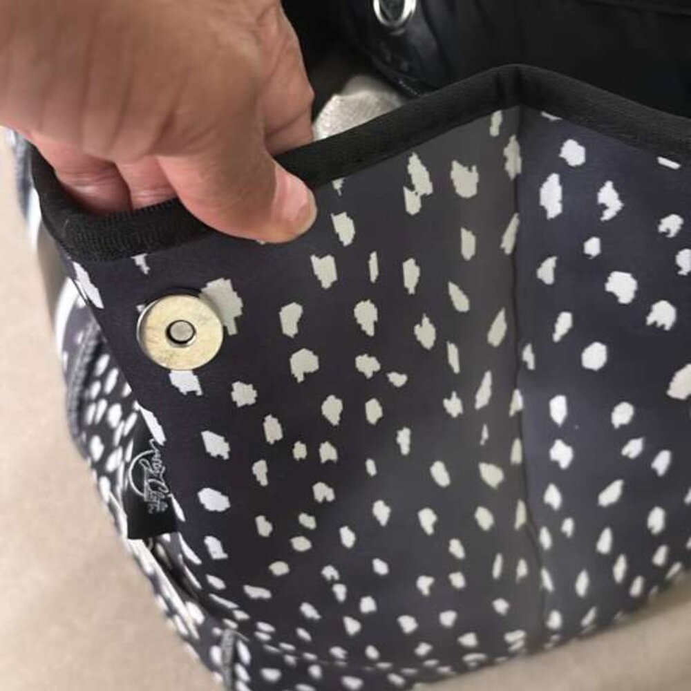 Brand New with Tags (NWT) Black & White Neoprene Tote and Matching Pouch Set! - Picture 4 of 10